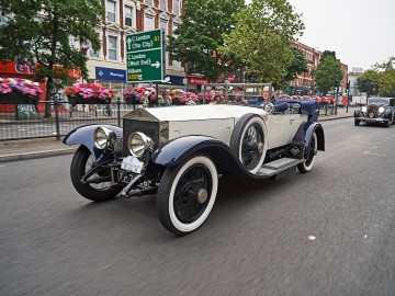 110-letni Rolls-Royce Silver Ghost zn&oacute;w zaskakuje